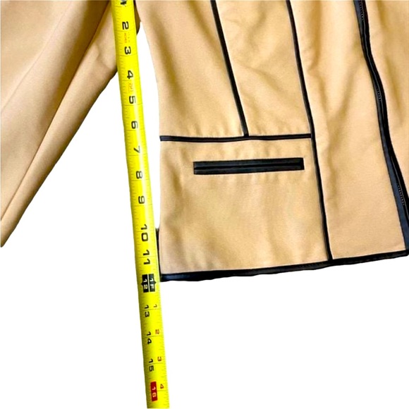 Chico’s Camel Lightweight Stretch Jacket EUC - Picture 5 of 8